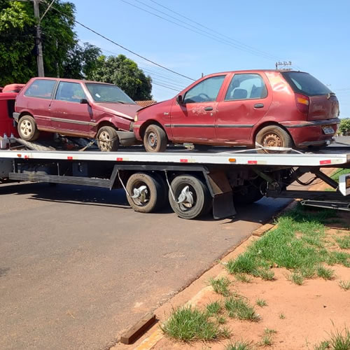 Prefeitura manda recolher 12 veículos abandonados em vias públicas e terrenos